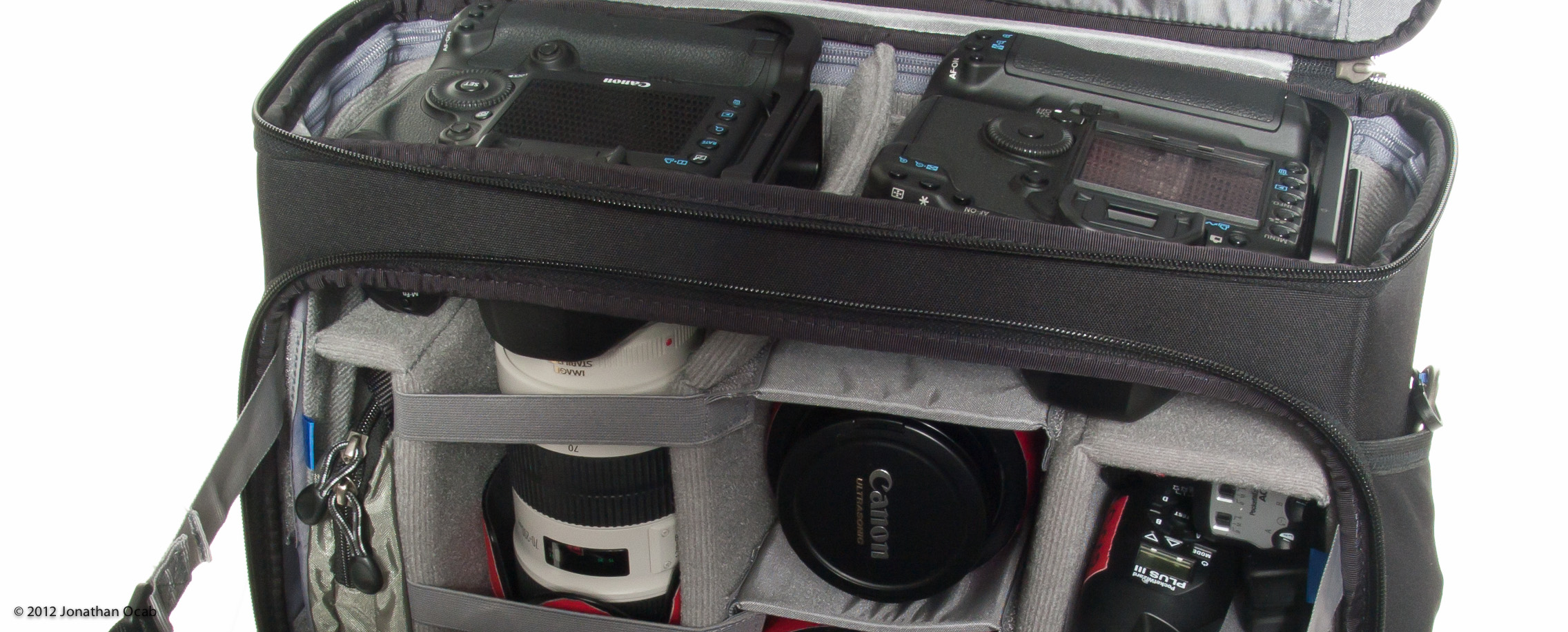 Airport Navigator Is A Rolling Travel Bag For Your DSLR, Macbook