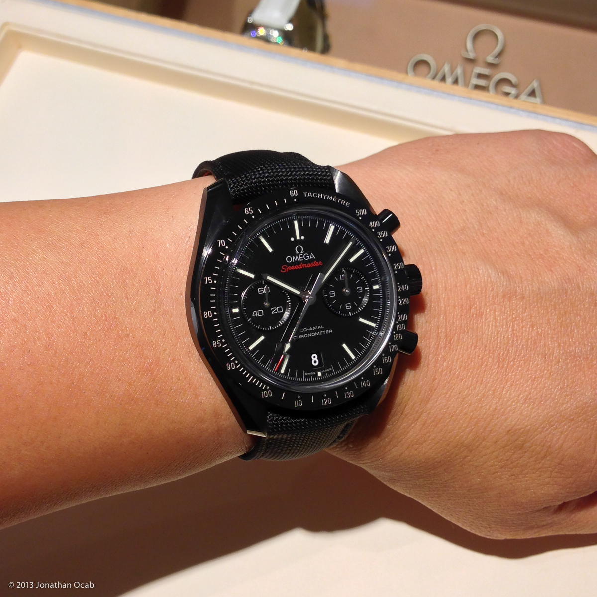 omega speedmaster dark side of the moon